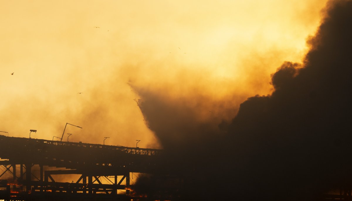 Gigantic fire hits the Puerto Ventanas pier in Puchuncaví